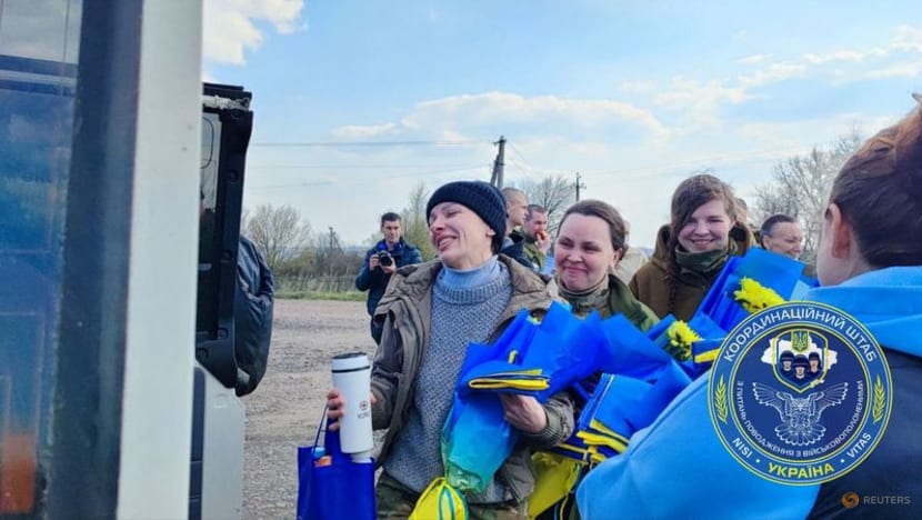 Russia and Ukraine swap more than 200 prisoners Russia and Ukraine swap more than 200 prisoners