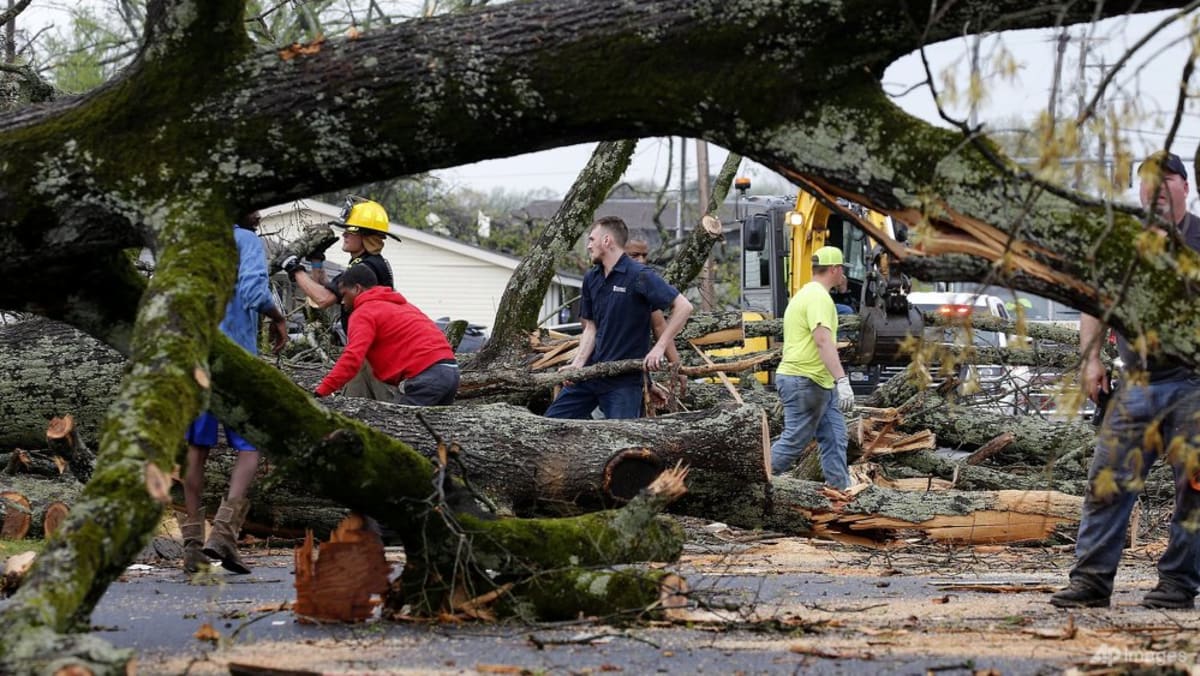 Tornado menghantam pusat Arkansas, menewaskan sedikitnya 2 orang, dan melukai puluhan lainnya