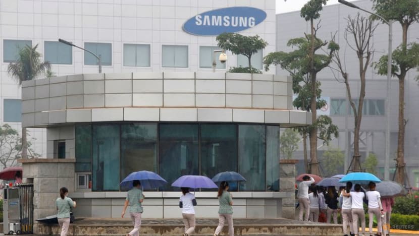 Vietnam smartphone exports fall ahead of Christmas as Samsung cuts output