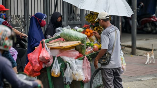 印尼经济连续四个季度萎缩