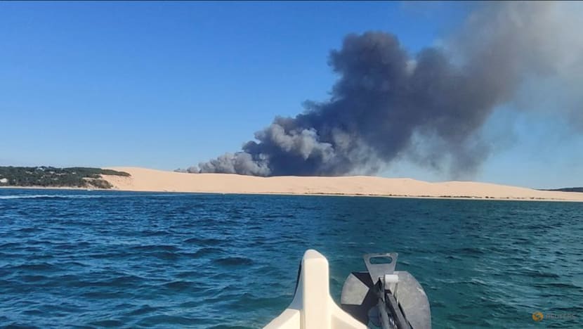 Wildfires rage in southwestern France with over 1,700 hectares burnt Wildfires rage in southwestern France with over 1,700 hectares burnt