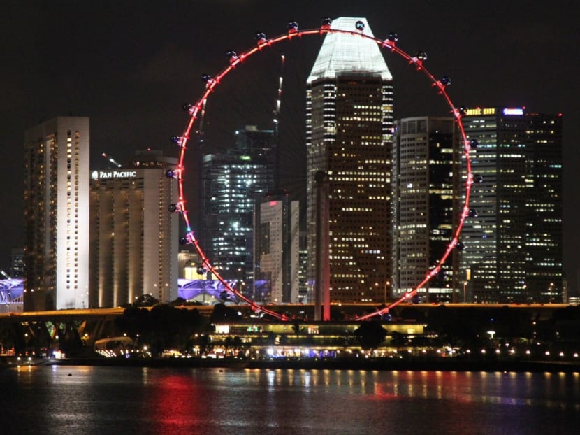 Singapore Flyer seen from Marina Barrage, 06 May 2014. Photo: Don Wong