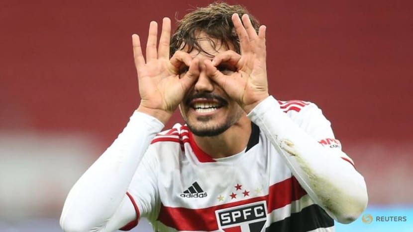 Soccer-Sao Paulo beat Inter 2-0 to record first league win in 2021 Soccer-Sao Paulo beat Inter 2-0 to record first league win in 2021
