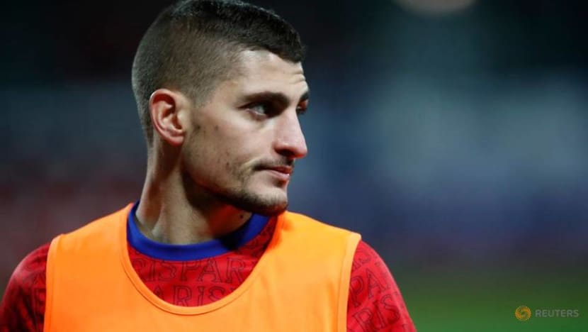 Soccer-PSG's Verratti doubt for Euros after knee injury Soccer-PSG's Verratti doubt for Euros after knee injury