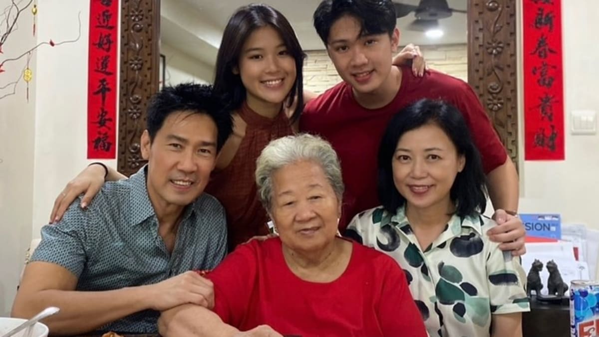 Singaporean actress Xiang Yun and family pay tribute to late mother who ...
