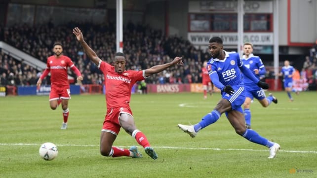 Iheanacho goal sends Leicester through to FA Cup fifth round