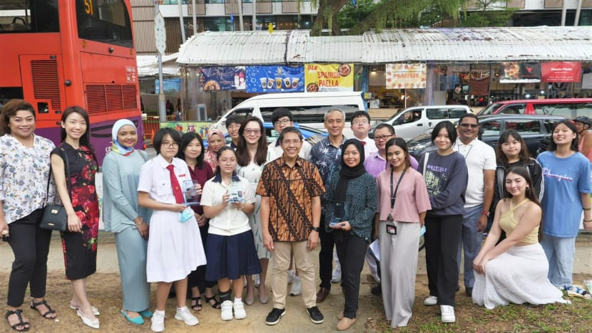 Imbau kenangan sejarah Geylang Serai menerusi kanvas awam yang baru hasil karya penuntut 3 sekolah Imbau kenangan sejarah Geylang Serai menerusi kanvas awam yang baru hasil karya penuntut 3 sekolah