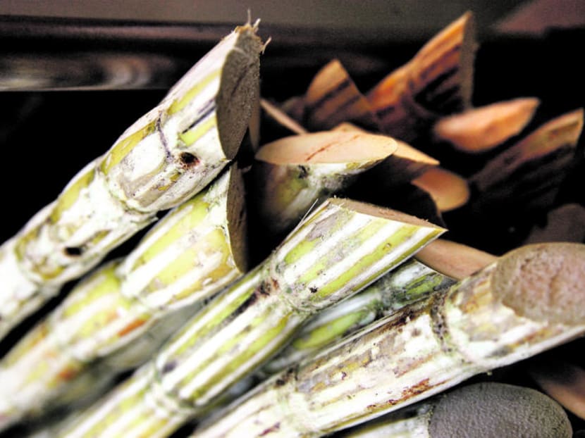 An illegal street vendor has been detained in southern China after the costly “all natural” sugar cane juice she was selling was found to be mixed with filthy sugar water. TODAY file photo An illegal street vendor has been detained in southern China after the costly “all natural” sugar cane juice she was selling was found to be mixed with filthy sugar water. TODAY file photo