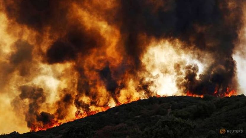 Lagi ribuan penduduk terpaksa dipindahkan dari kebakaran terbesar California