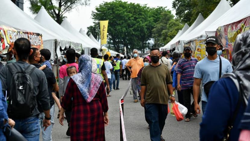 Malaysia reports more than 4,400 new COVID-19 cases; some festive bazaars permitted to continue Malaysia reports more than 4,400 new COVID-19 cases; some festive bazaars permitted to continue