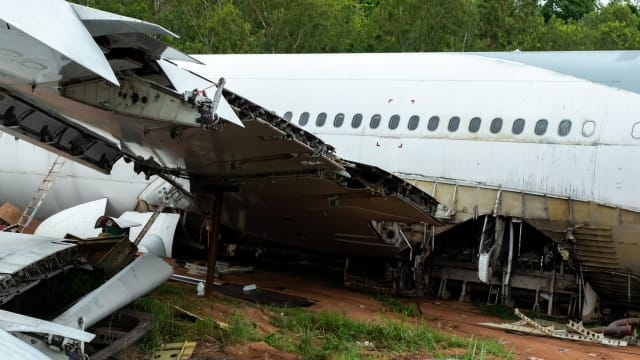 奥地利一架小型飞机坠毁 导致四人丧命