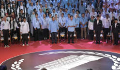 Para capres Indonesia adu gagasan dalam debat pertama, saling ungkit masa lalu dan umbar janji 