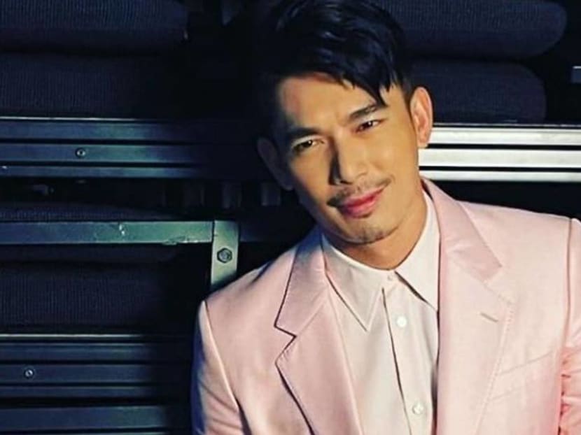 Actor Elvin Ng knows he looked like a bandung drink at the Star Awards Actor Elvin Ng knows he looked like a bandung drink at the Star Awards