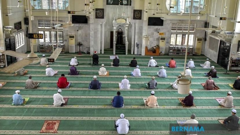 Melaka benar solat berjemaah sehingga 500 orang di masjid