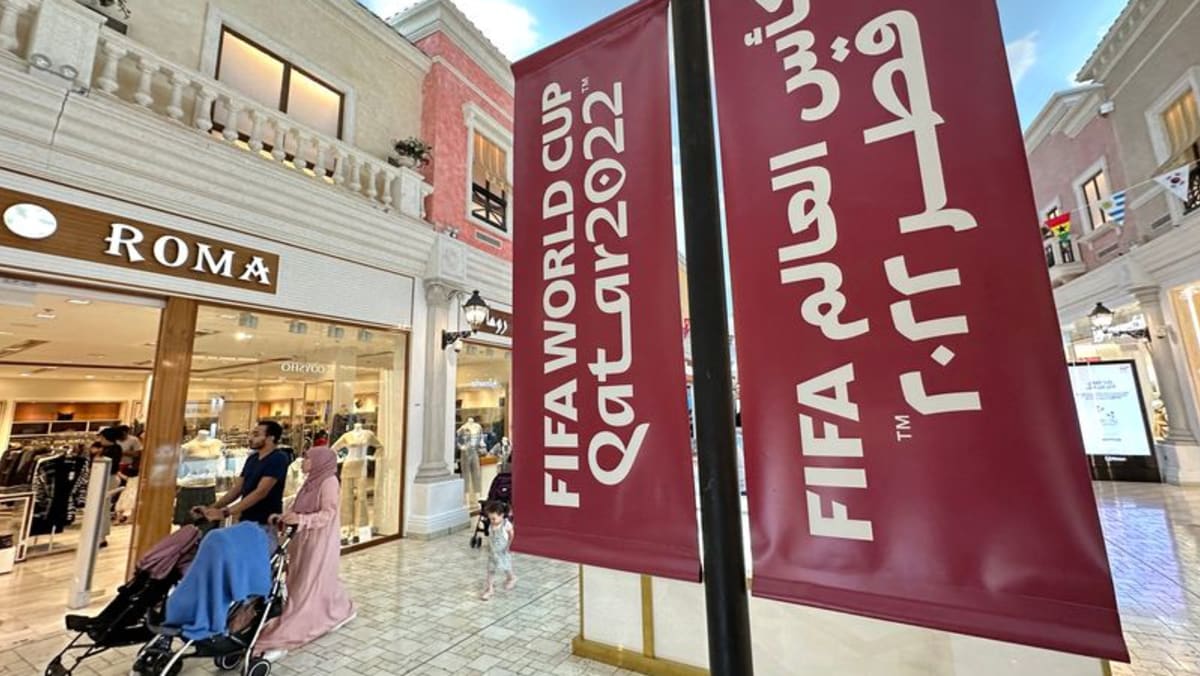 Operator tur sedang mencari rute cadangan saat jutaan orang bersiap untuk terbang ke Piala Dunia Qatar