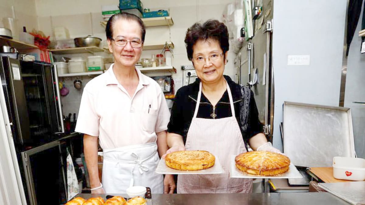 Dona Manis Cake Shop's co-founder sets up rival banana pie shop next door