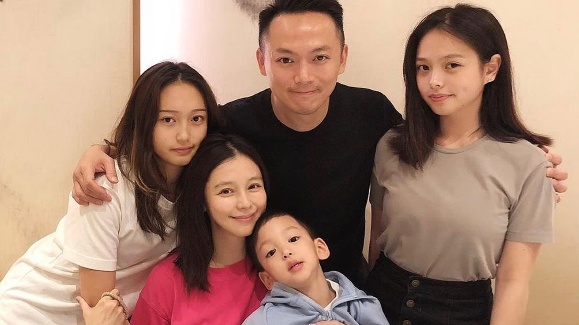 Vivian Hsu’s Stepdaughters Look Just Like Her. Wait, What? Vivian Hsu’s Stepdaughters Look Just Like Her. Wait, What?