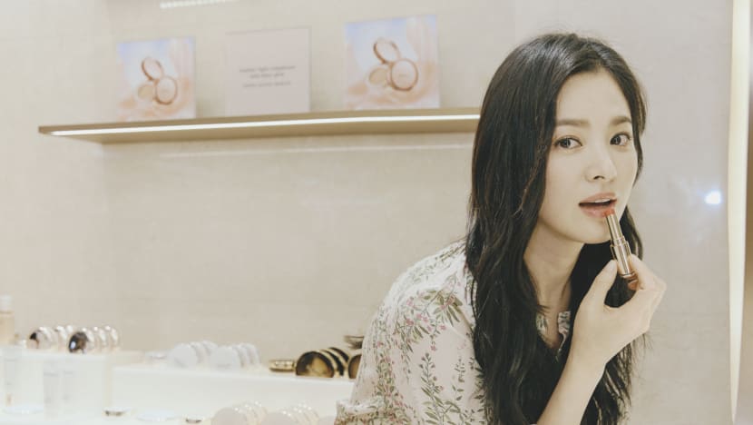 Song Hye Kyo dazzles with unchanging beauty