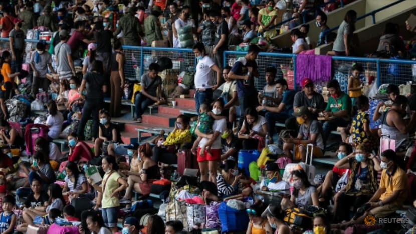 Thousands of stranded Filipinos crammed into baseball stadium amid COVID-19 risks Thousands of stranded Filipinos crammed into baseball stadium amid COVID-19 risks