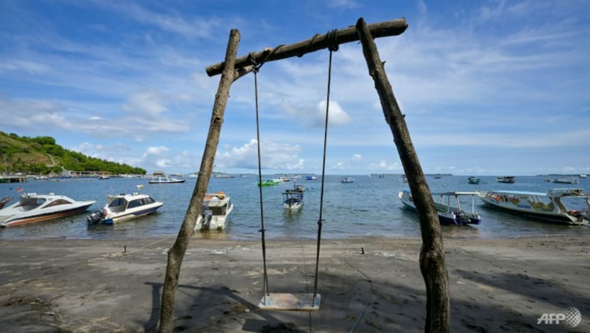 COVID-19 turns Indonesia holiday island into desert of abandoned resorts COVID-19 turns Indonesia holiday island into desert of abandoned resorts