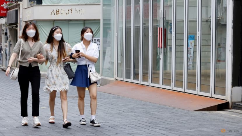 South Korea's daily COVID-19 cases hit record, surpass 2,200 South Korea's daily COVID-19 cases hit record, surpass 2,200