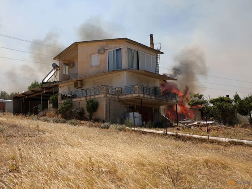 Wildfires rage near Greek capital, houses damaged TODAY