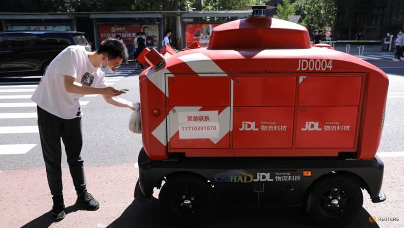 COVID-19 pandemic pushes Chinese tech giants to roll out more courier robots COVID-19 pandemic pushes Chinese tech giants to roll out more courier robots