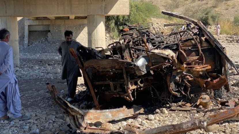 More than 50 killed in twin Pakistan transport tragedies 5 2