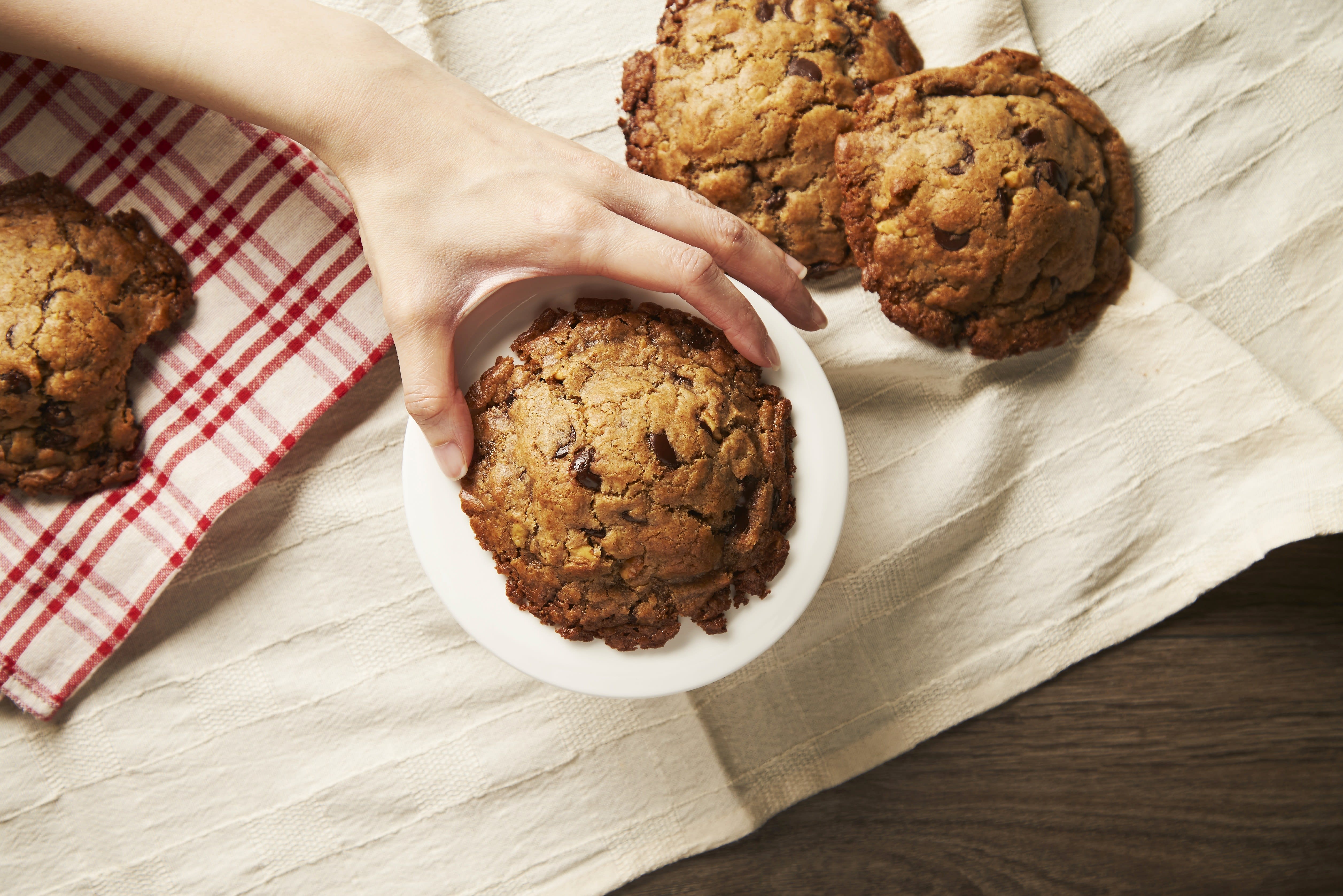 This Vegan Cookie Recipe From Cookie Monster's New Book Is Surprisingly Yummy This Vegan Cookie Recipe From Cookie Monster's New Book Is Surprisingly Yummy