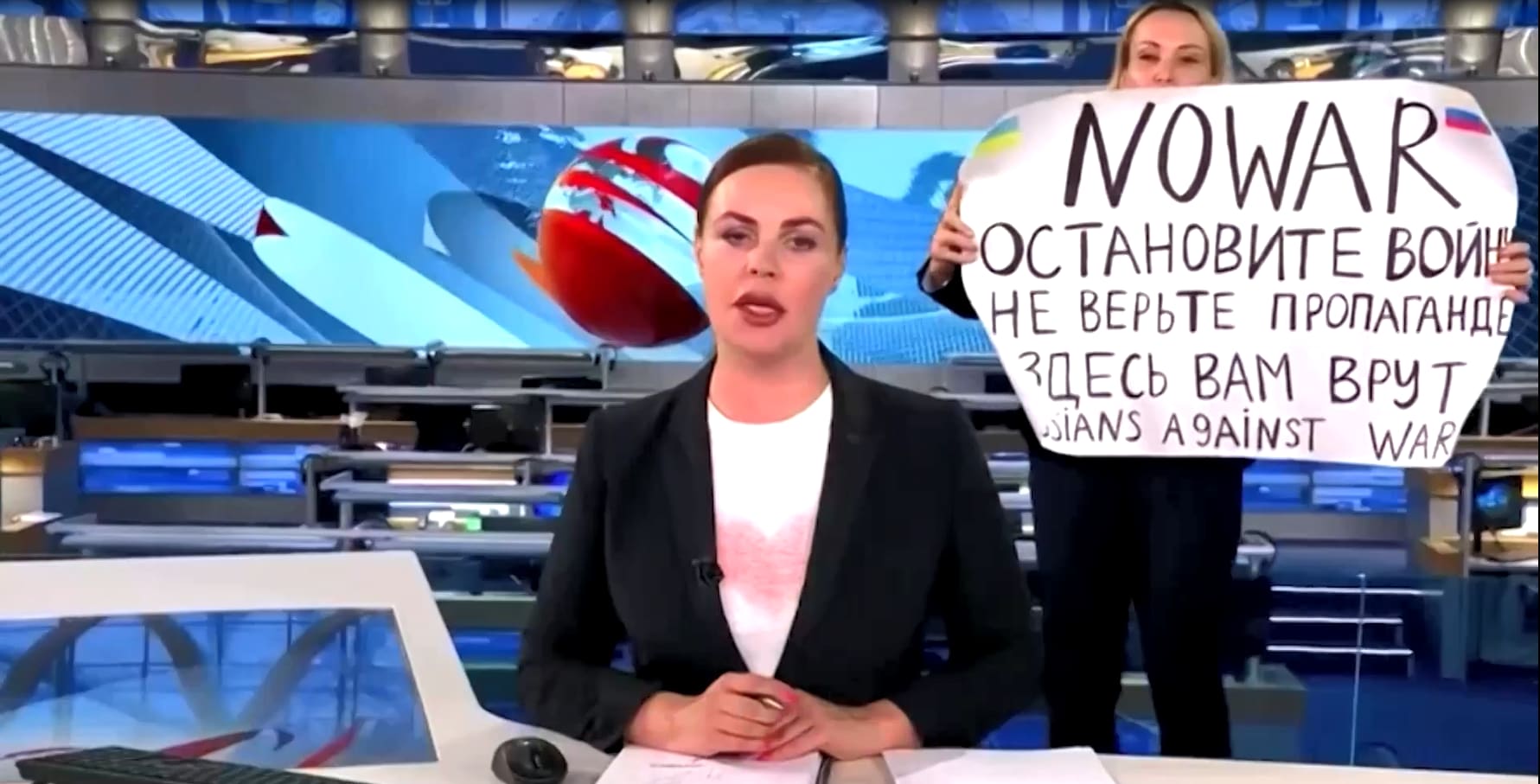 An anti-war protester interrupted a live news bulletin on Russia's state TV Channel One on Monday (March 14), holding up a sign behind the studio presenter and shouting slogans denouncing the war in Ukraine.