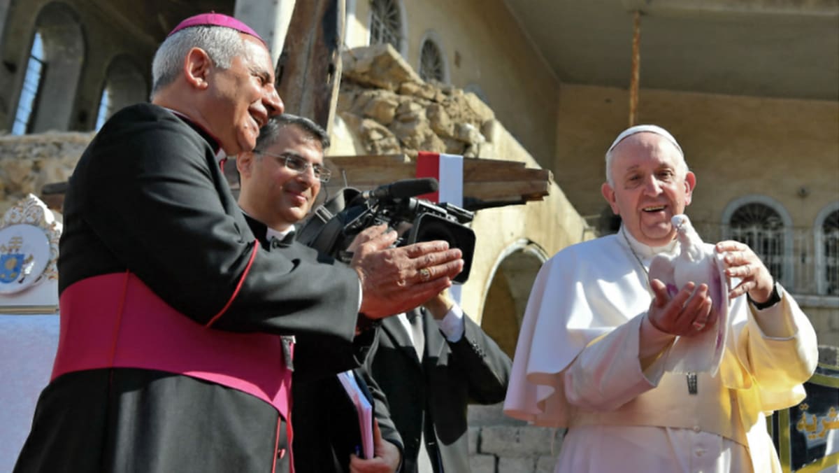 Paus Fransiskus berdoa untuk ‘korban perang’ di Irak utara