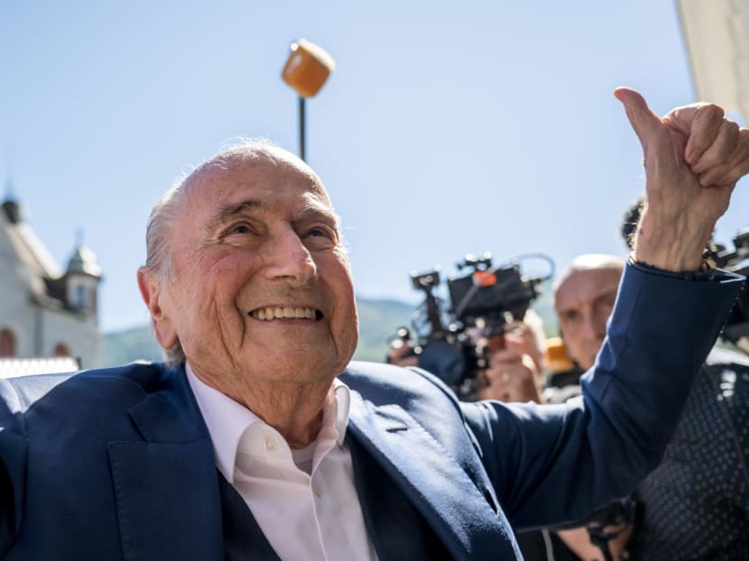 Former Fifa president Sepp Blatter gives a thumb up as he leaves Switzerland's Federal Criminal Court after the verdict of his trial over a suspected fraudulent payment, in the southern Switzerland city of Bellinzona, on July 8, 2022.