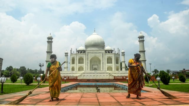 印度泰姬陵今重新开放 但参观人数受限制