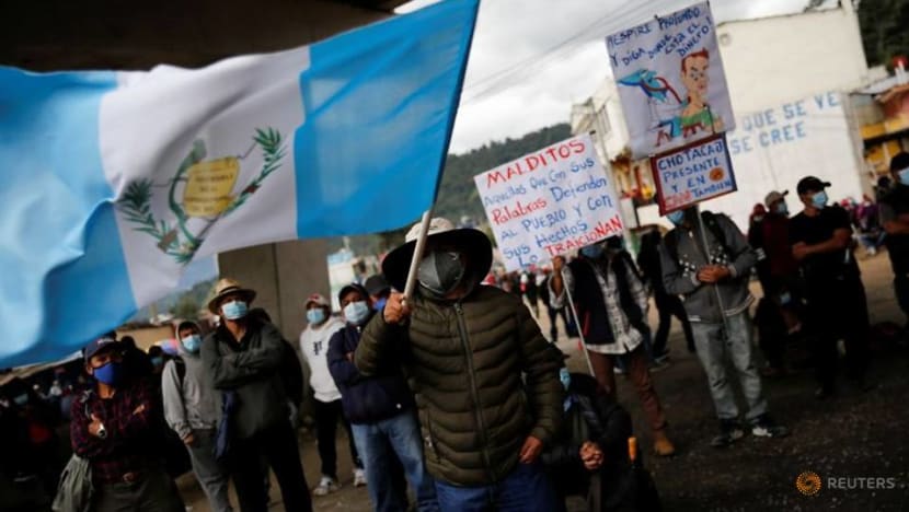 Guatemalans protest for second day to demand president resigns Guatemalans protest for second day to demand president resigns