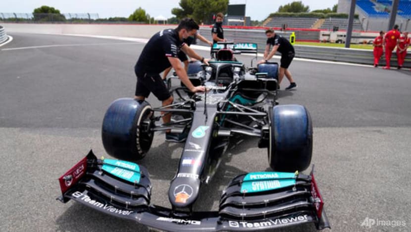 Formula 1: Mercedes modify Hamilton's 'magic' button after Baku blow Formula 1: Mercedes modify Hamilton's 'magic' button after Baku blow