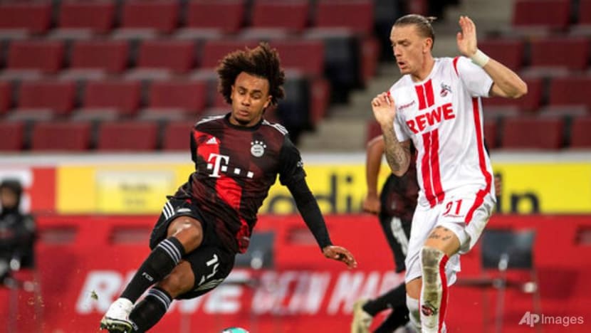 Football: Bayern labors under busy schedule but goes top in Bundesliga Football: Bayern labors under busy schedule but goes top in Bundesliga