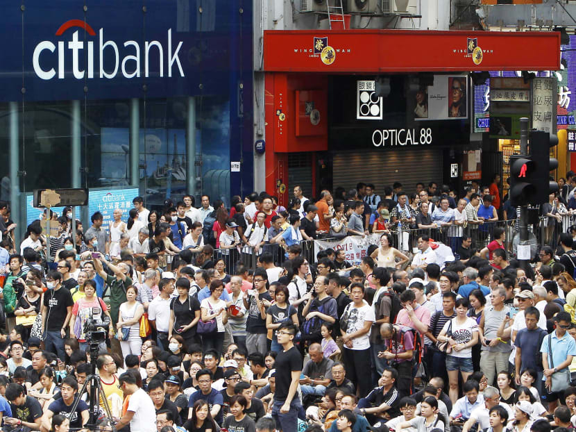 Protesters in Hong Kong’s Mongkok shopping district on Monday. Retailers looking to benefit from 
the seasonal influx of mainland tourists during China’s Golden Week holidays 
are finding their plans scuttled 
by the protests. 
Photo: REUTERS