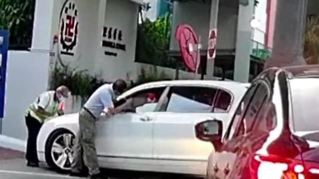 被拒校外竟试图开车冲撞保安 陈振声：事件在调查中