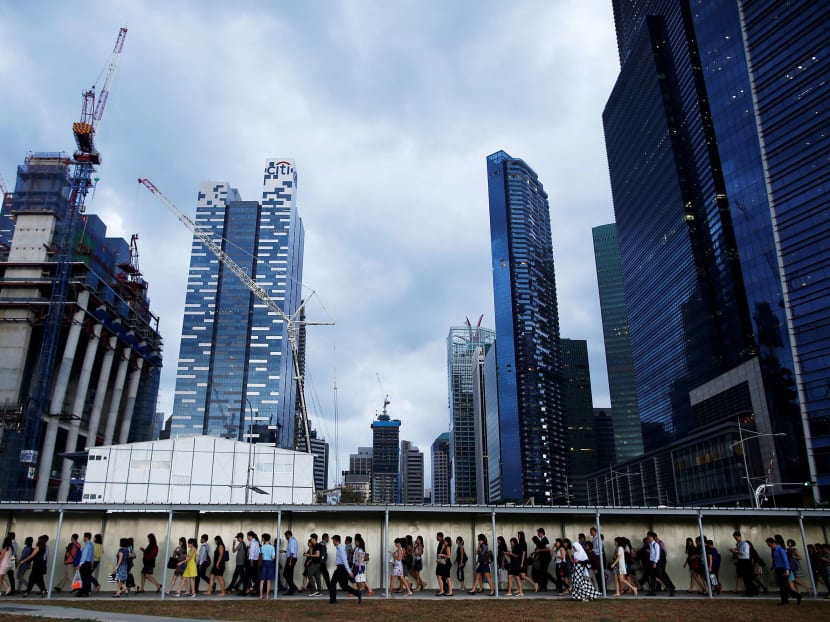 Office workers walk to the train station during evening rush hour in the financial district of Singapore in this March 9, 2015 file photo. Photo: Reuters