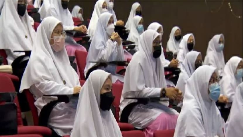 Peperiksaan GCE 'O': Dijangkiti COVID-19 waktu peperiksaan, Aminah Fairouz mampu raih keputusan cemerlang Peperiksaan GCE 'O': Dijangkiti COVID-19 waktu peperiksaan, Aminah Fairouz mampu raih keputusan cemerlang