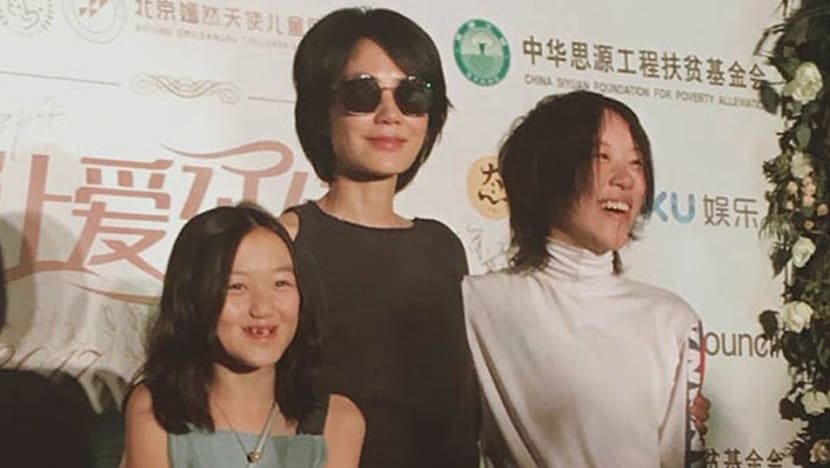 Faye Wong holds charity auction