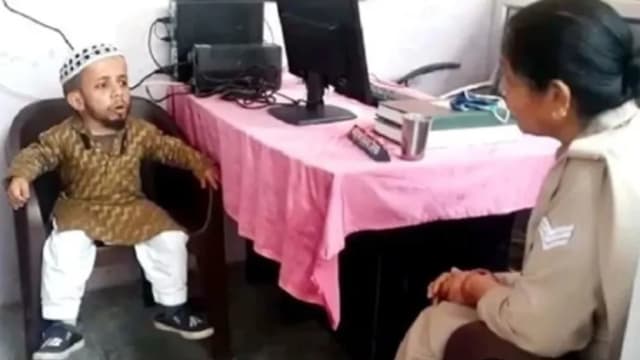 印度侏儒男请警察“为民服务” 帮他找老婆