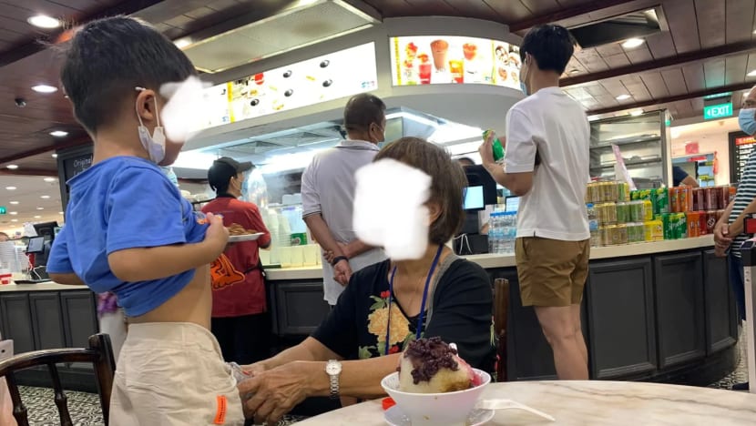 BERITA+: Wajar atau tidak biarkan anak kecil buang air kecil di depan umum? BERITA+: Wajar atau tidak biarkan anak kecil buang air kecil di depan umum?