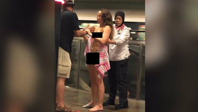 Wanita diberkas selepas berbogel di stesen MRT Pioneer