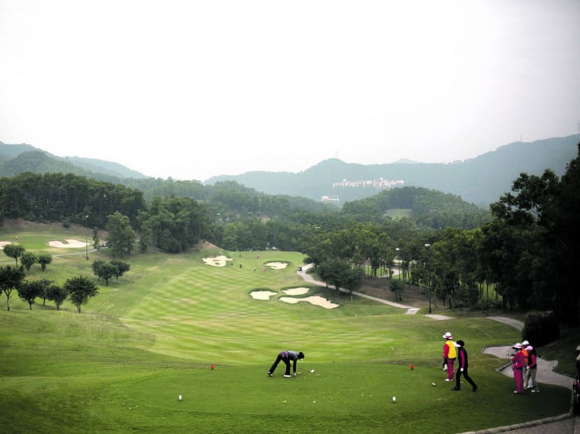 In Guangdong, home to the world’s largest golf facility, the 12-course Mission Hills Golf Club, party officials have been forbidden to play during work hours ‘to prevent unclean behaviour and disciplinary or illegal conduct’. Photo: Bloomberg