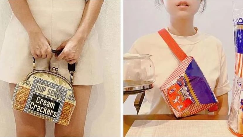 Pereka fesyen lulusan NAFA ini ubah plastik bungkus roti Gardenia, biskut Hup Seng Cream jadi beg tangan unik