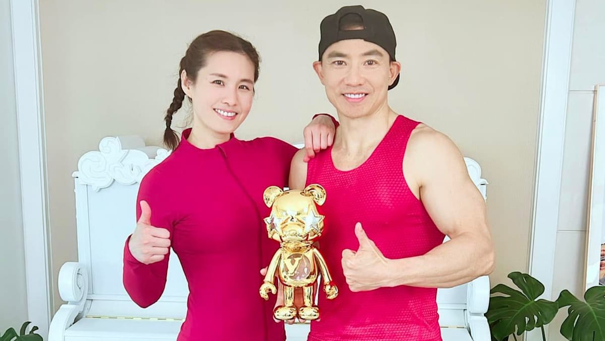 本地办新书签售会 刘畊宏、王婉霏与粉丝近距离见面 - vibes by 8world
