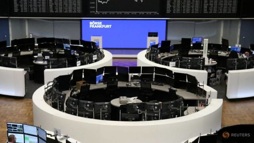US stocks rebound following rout, bond yields edge down US stocks rebound following rout, bond yields edge down