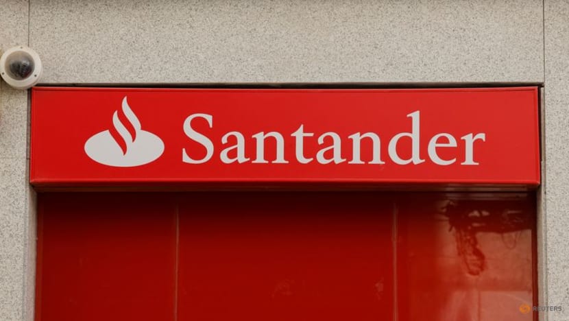 Santander to block UK transfers to crypto exchanges in 2023 Santander to block UK transfers to crypto exchanges in 2023