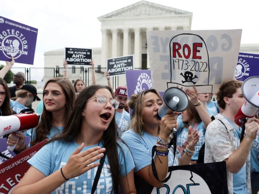 US Supreme Court overturns Roe v. Wade, ends constitutional right to abortion